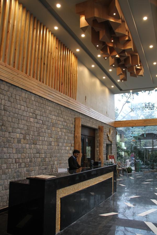 ホテルCorbett Suman Grand Corbett National Park エクステリア 写真