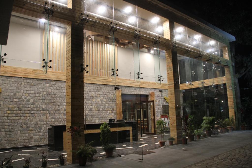 ホテルCorbett Suman Grand Corbett National Park エクステリア 写真